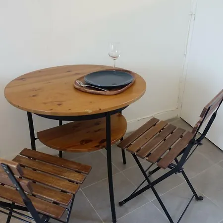 Charmant Studio Refait A Neuf Ideal Pour Une Ou Deux Personnes Apartment
