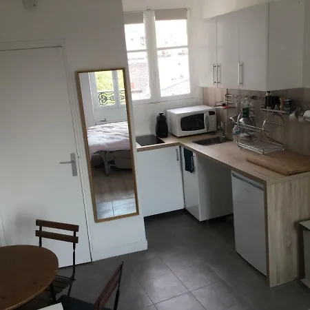 Apartment Charmant Studio Refait A Neuf Ideal Pour Une Ou Deux Personnes Paris